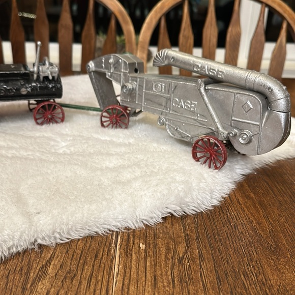 Vintage cast iron CASE set - Picture 5 of 12